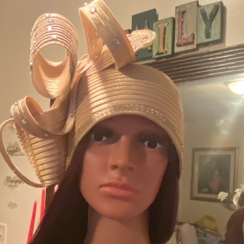 NWT SUSANNA GOLD ADORNED WITH RHINESTONES AND DESIGN ON SIDE